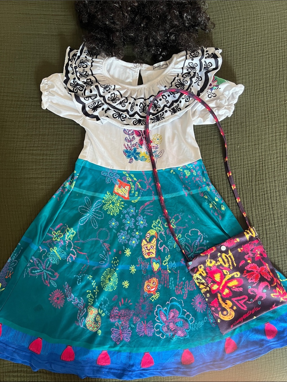 Girl’s Encanto/Mirabelle Costume (Dress/Bag/Wig/Glasses)